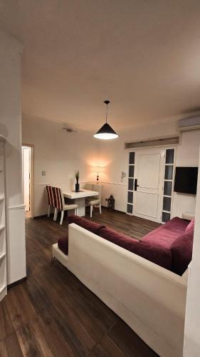 San Juan Apartment | Cómodo departamento 2 dormitorios con jardín sobre Avenida Libertador