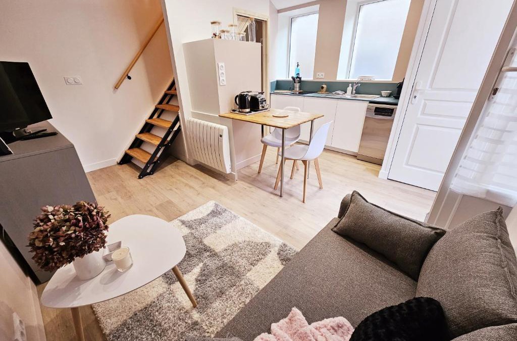 L'Isle-d'Espagnac Apartment | Côté cour chaleureuse maison