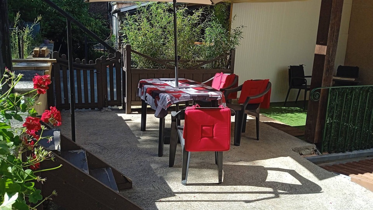 Decazeville Apartment | Côté jardin in Decazeville