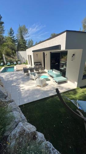 Prades-le-Lez Villa | Côté pinède