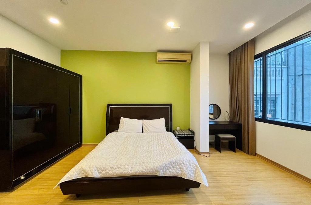 Yen Phu Apartment | Căn Hộ Studio Yên Tĩnh, Ánh Sáng Tự Nhiên và Cửa Sổ Lớn