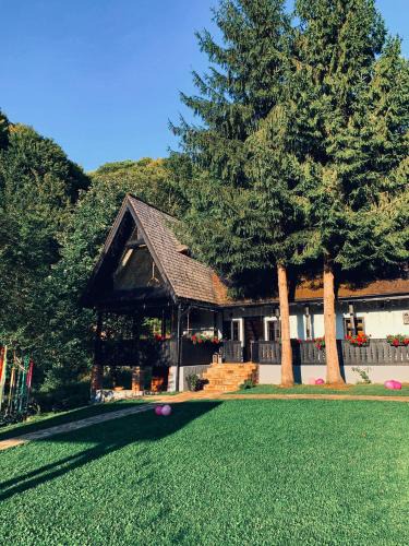 Firiza Villa | Căsuța cu doi brazi