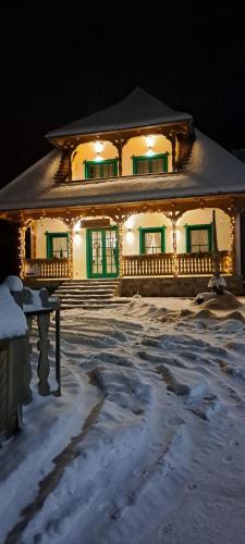 Moisei Ski Chalet | Căsuța din Deal