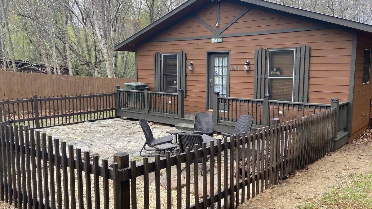 Newland Cabin | C & D Trivette's Cozy Cabin