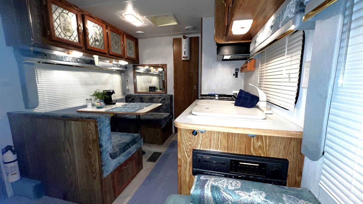Burns House | C R Camper - Gateway Getaway