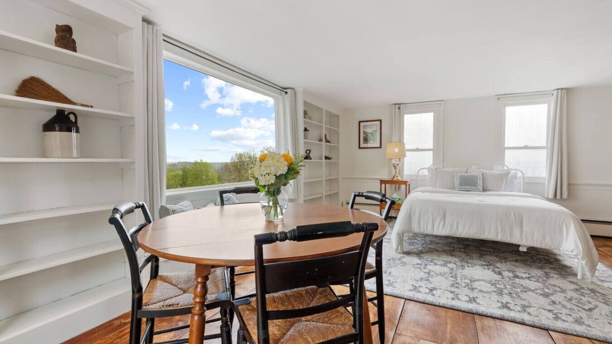 Loudon Other | C-Sarah Whitehouse Suite