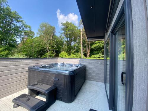 Bethesda House | C05 - The Ogwen Lodge with Hot Tub
