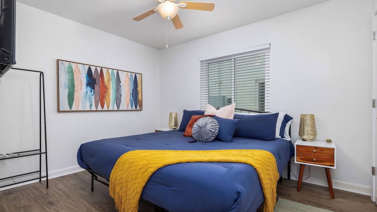 Five Points South Condo | C1 Vulcan's Hideout-King Bed/Workspace/FreeParking
