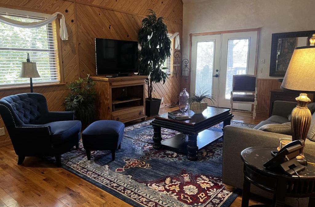 Mount Ida House | C18, Two bedroom, two bath log-sided loft Harbor North luxury loft cottage with hot tub cottage