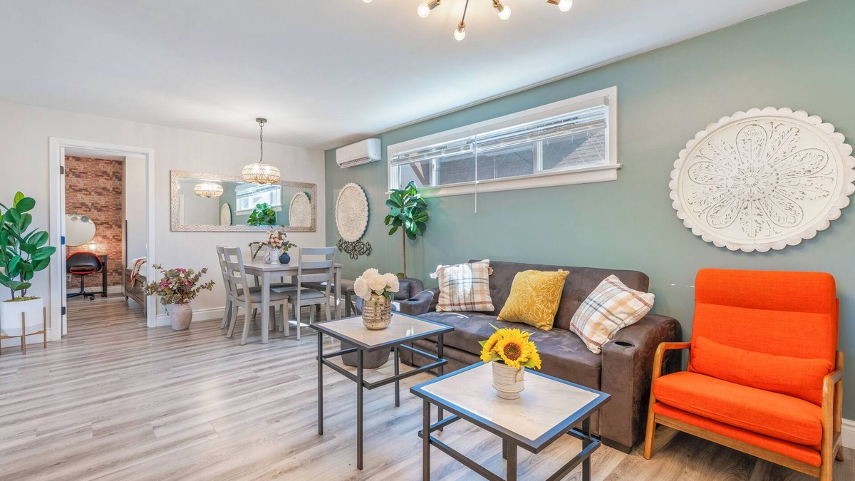 Alhambra Apartment | C2-Bungalow Renovated Quite safe Neighbor close to down town LA King-bed!