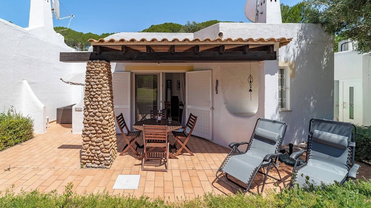Mato Serrao Ski Chalet | C22 Quinta do paraiso Superbly Appointed and Furnished Bungalow
