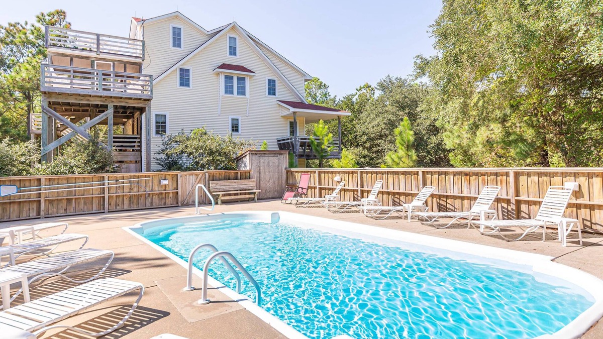 Corolla Village House | C5051 Carotank Clubhouse. Vacation in Historic Corolla Village, Pool/Hot Tub