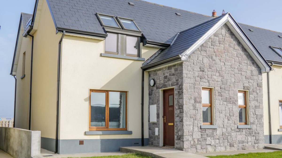 Enniscrone Cottage | C64 CAHERMORE HOLIDAY VILLAGE in Enniscrone County Sligo