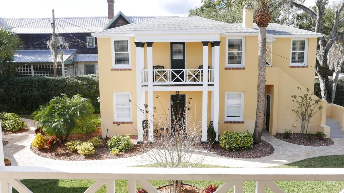 Downtown Historic District Apartment | C8, Perfect location, historic downtown, balcony, near beaches, FREE parking!