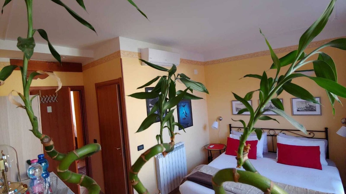 Dorsoduro House | Ca 'Barozzi - Large Red ensuite -
