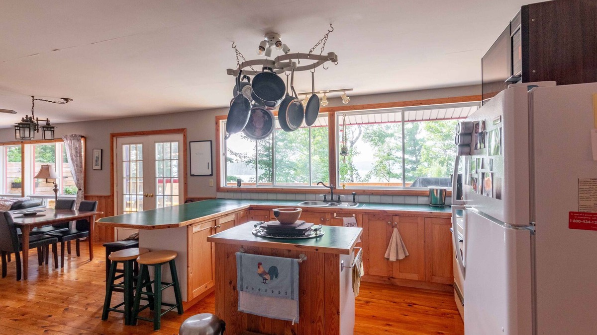 Madawaska Valley Cottage | Idyllic island cottage on pristine Paugh Lake