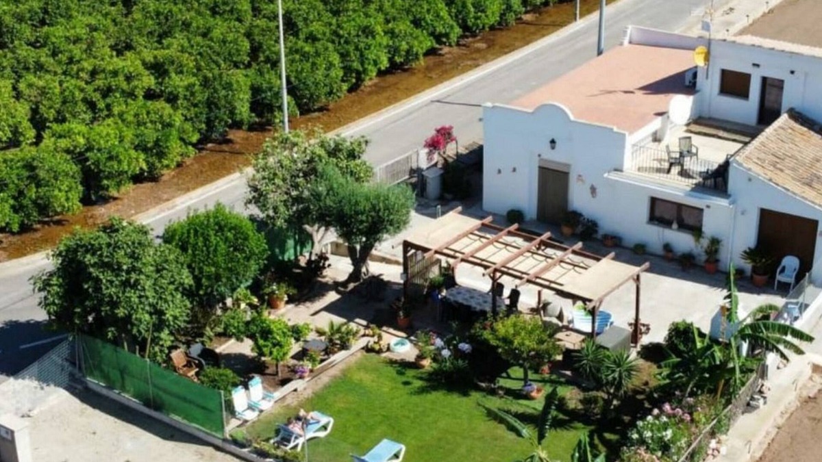Pobles del Nord Villa | CA EMMA. Charming country house in quiet location close to all amenities.