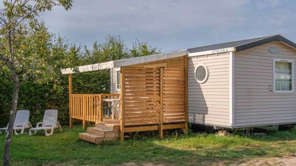 Sainte-Catherine-de-Fierbois House | Camping 5 étoiles - Piscine - ef0ghd