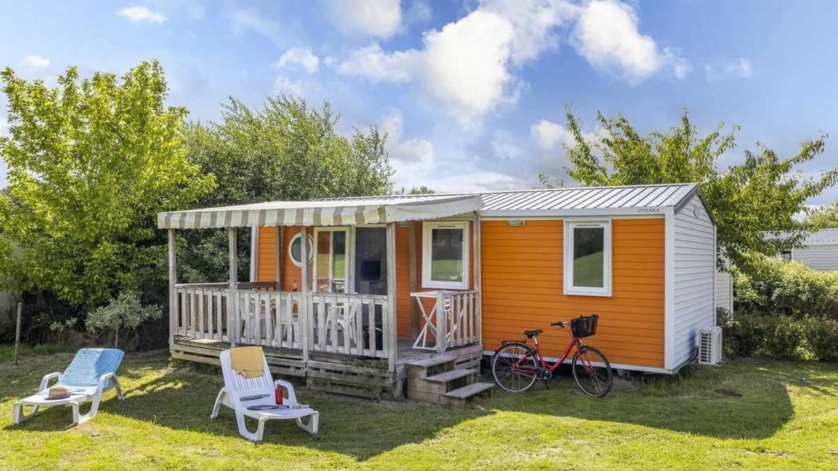 Sainte-Catherine-de-Fierbois House | Camping 5 étoiles - Piscine - ef0ghe