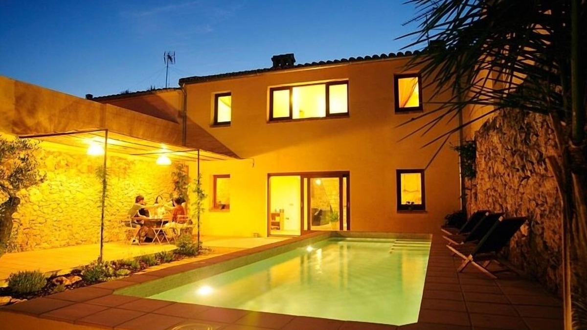 Castellet House | Ca l'Helena. Enjoy the Penedès, the wine region of Barcelona