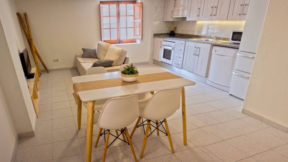 Amer House | Ca la iaia - Village house in the old town of Amer