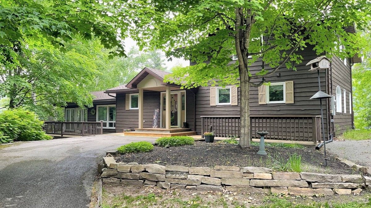 Rideau Lakes House | Lakeside Retreat with Private Dock | Brooks Bay Cottage