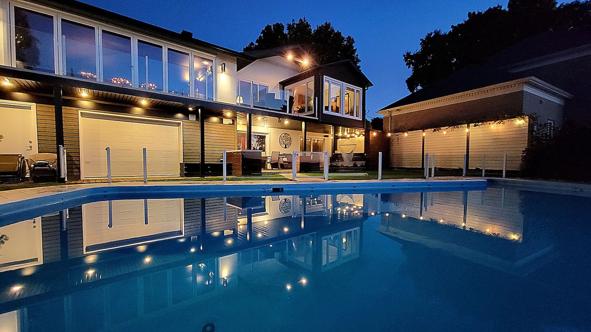 Saint-Nicolas House | Contemporary style with spectacular view 3-4 BR