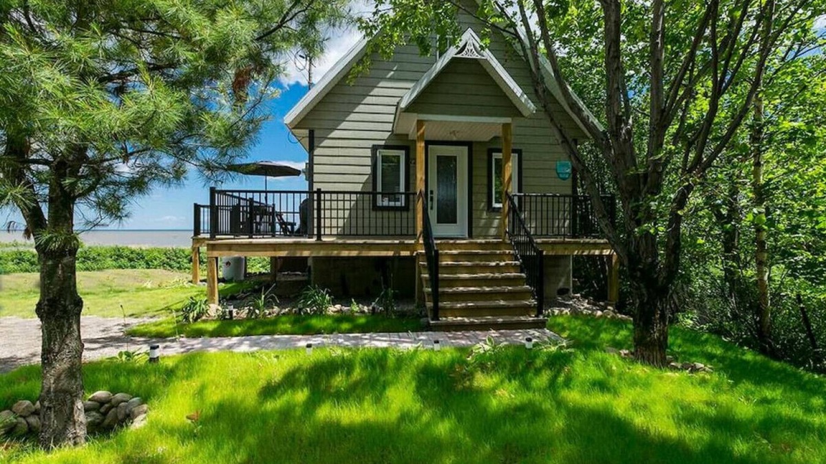 Petite-Riviere-Saint-Francois House | 232 · Les Immeubles Charlevoix - 232