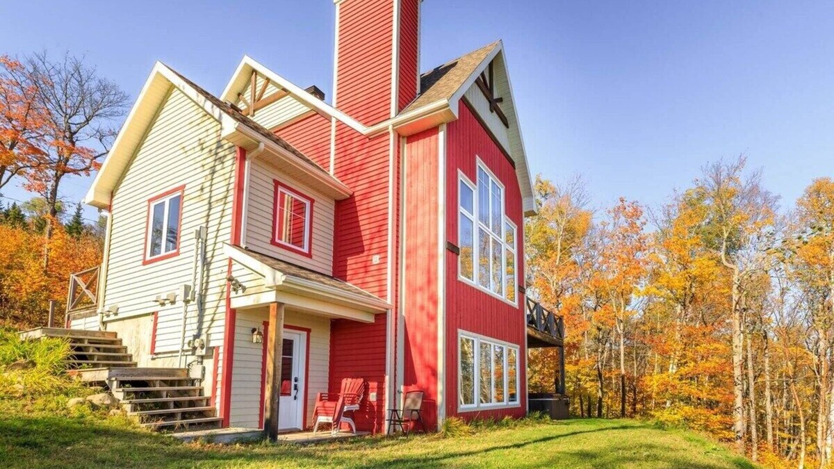 Petite-Riviere-Saint-Francois Ski Chalet | 61B Chalet: Garden Level, River Views & Spa