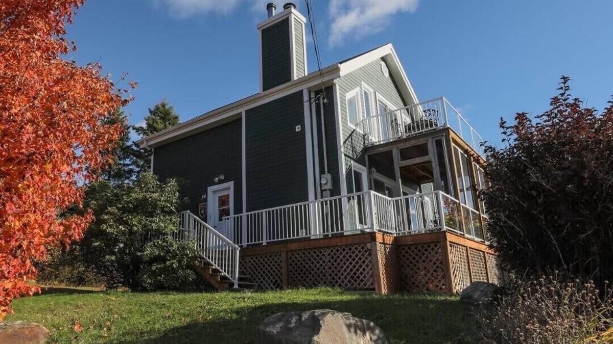 Petite-Riviere-Saint-Francois Condo | Condo 14H: Upper Floor, River View & BBQ