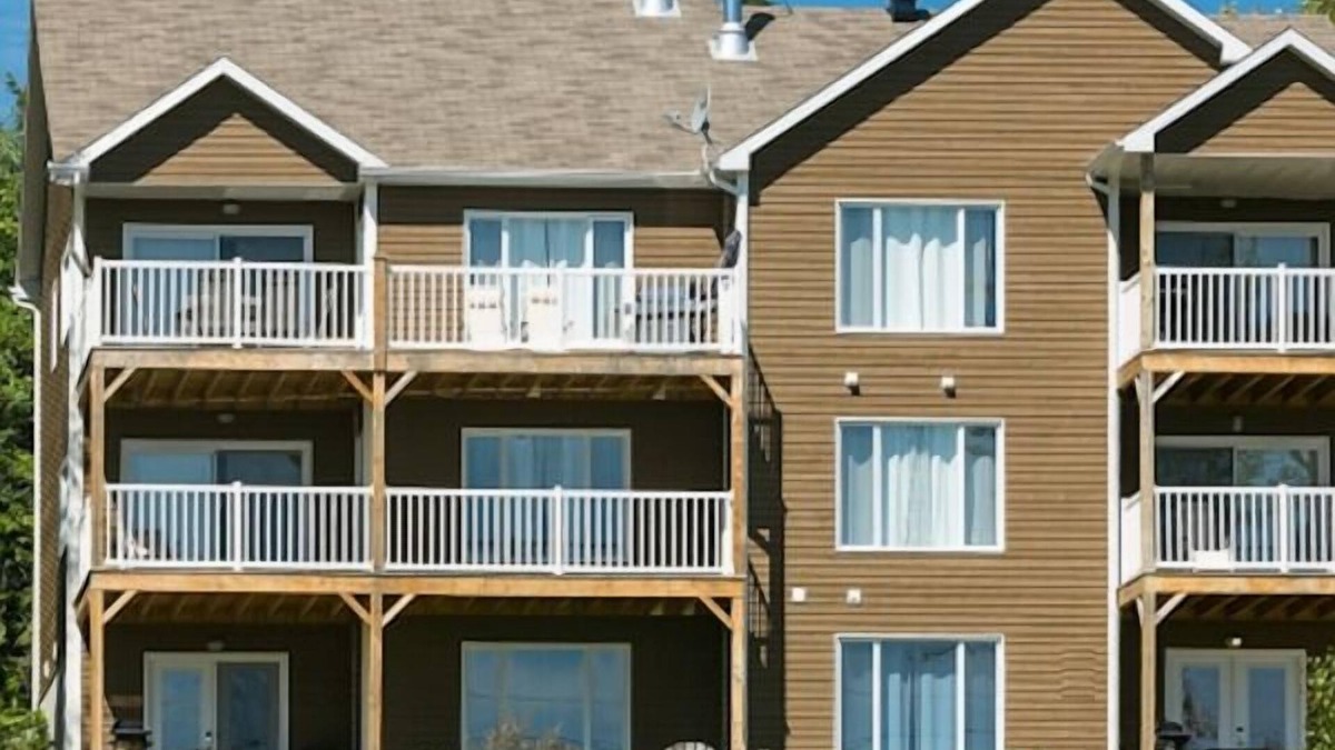Petite-Riviere-Saint-Francois Condo | Cottage APE-16-1 | Petite-Rivière-St-François