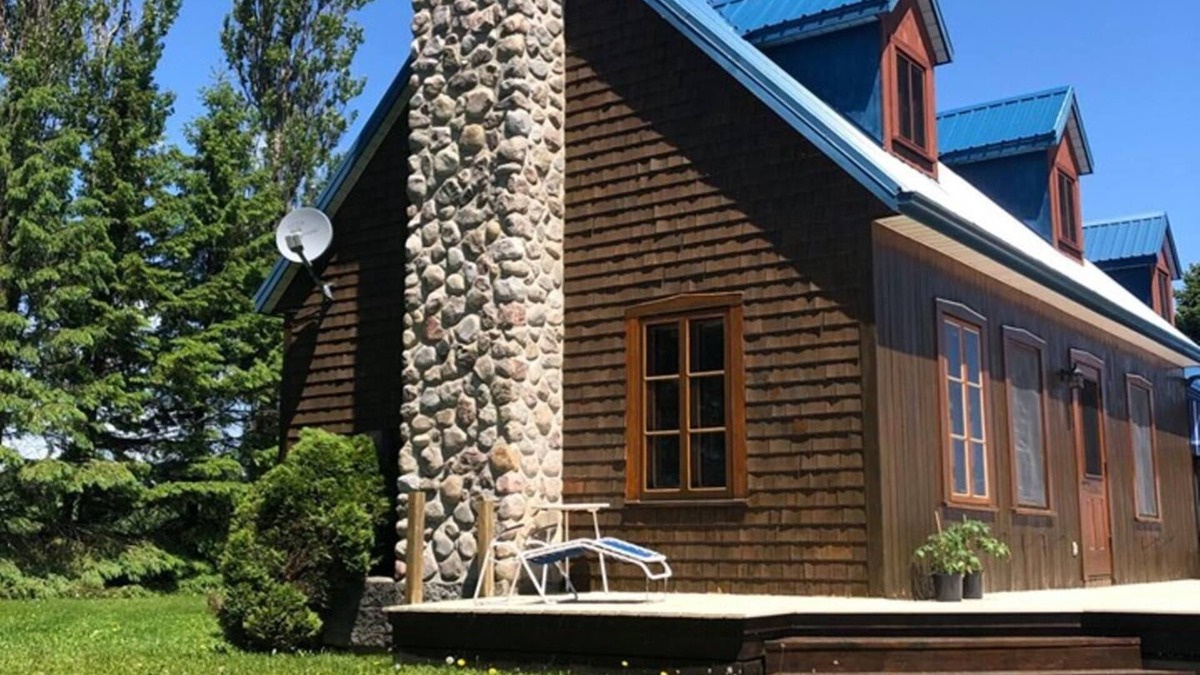 Saint-Laurent-de-l'ile d'Orleans House | The river house in the fields