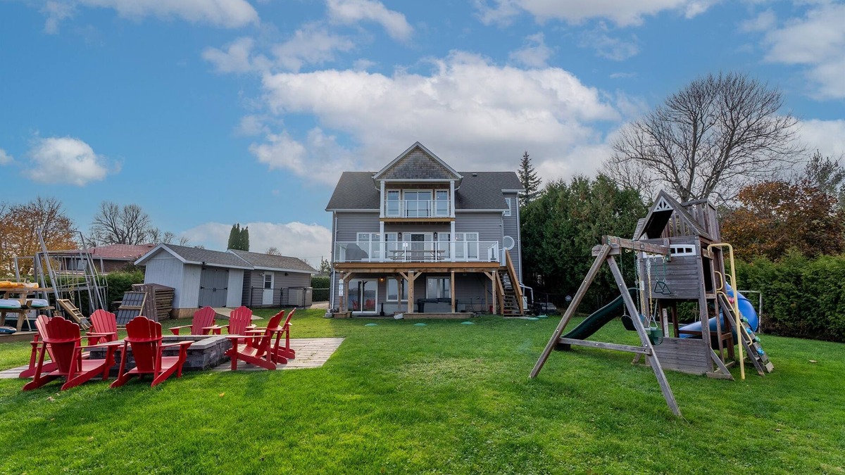 Selwyn Cottage | Luxury Modern Cottage Best Sunrises with Hot Tub