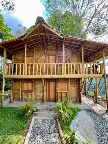Calarca House | Cabaña Bamboo House