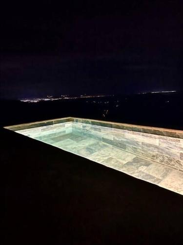 Miramar House | Cabaña con piscina y vista al mar
