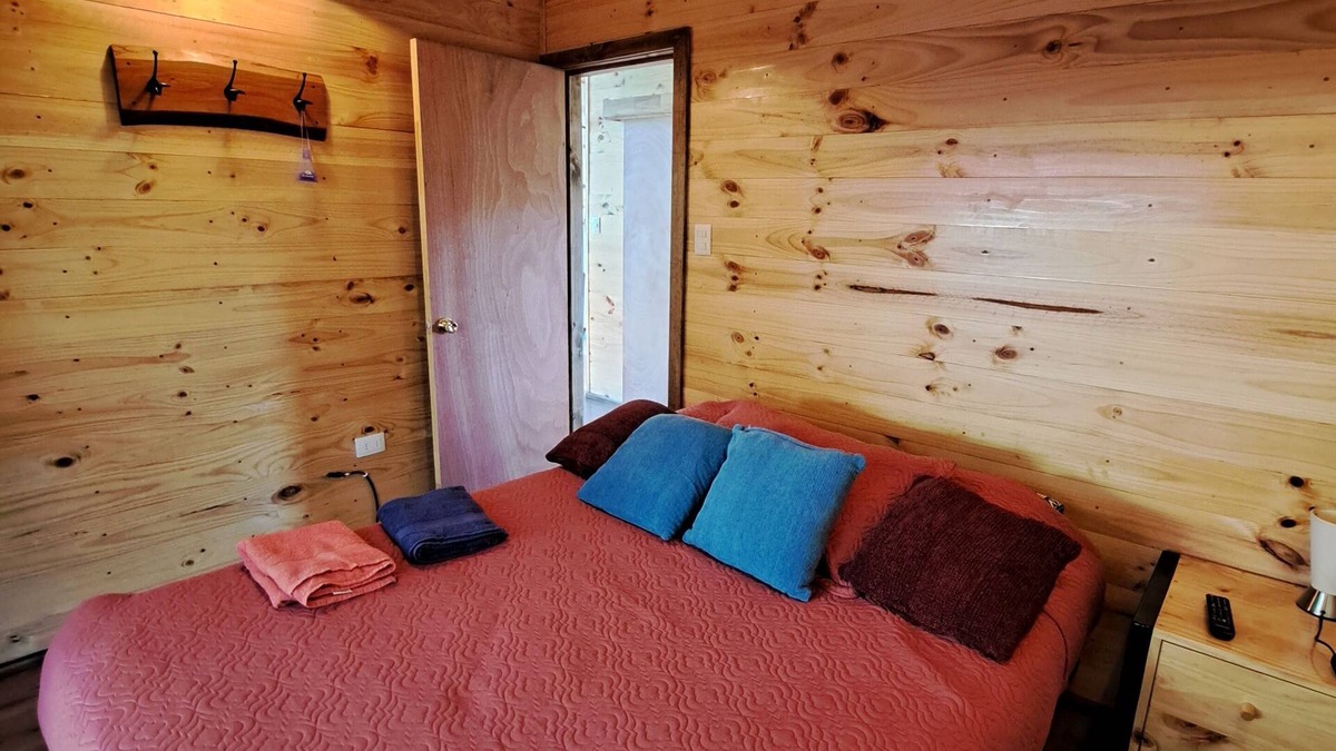 Coyhaique Cottage | Cabaña El Pescador en Coyhaique, incluye bañera de hidromasaje en mágico lugar.