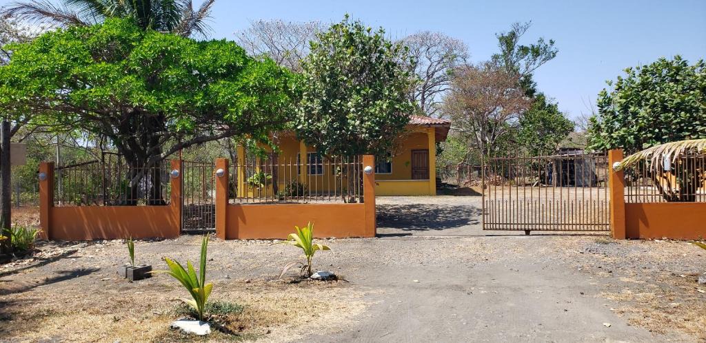 Guanico Abajo House | cabañas playa guanico