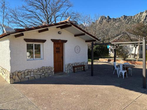 La Cabrera House | Cabañas Rústicas dentro de la Finca El Castillo
