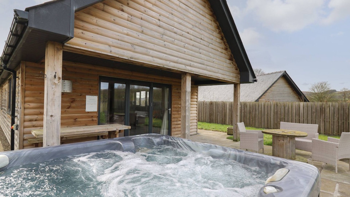 Rhayader Cottage | CABAN DULAS, pet friendly, luxury holiday cottage in Rhayader