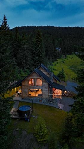 Vartop Ski Chalet | Cabana BellaMonte