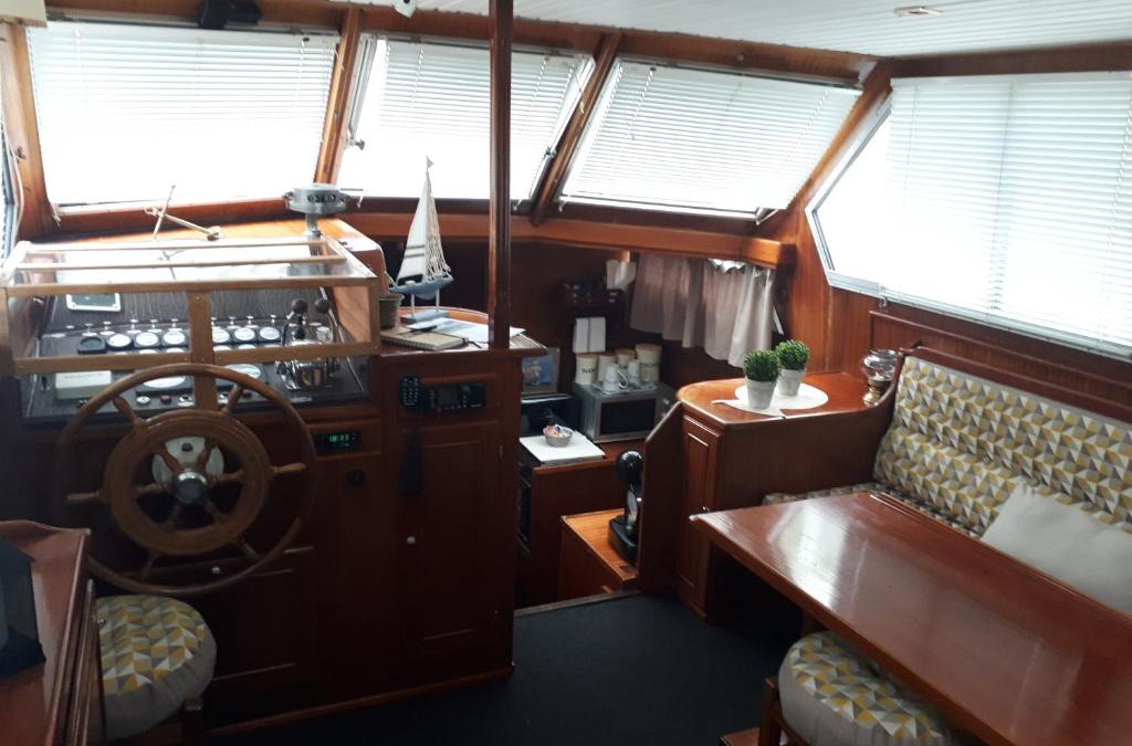 Flace Boat Rental | CABANA & Boat "Corus"