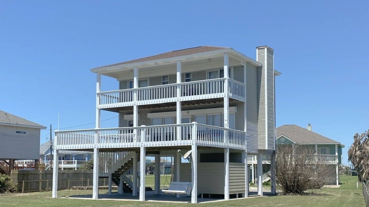 Crystal Beach House | CABANA CHE - Amazing views of the Gulf, large 2 bedroom, great rates!
