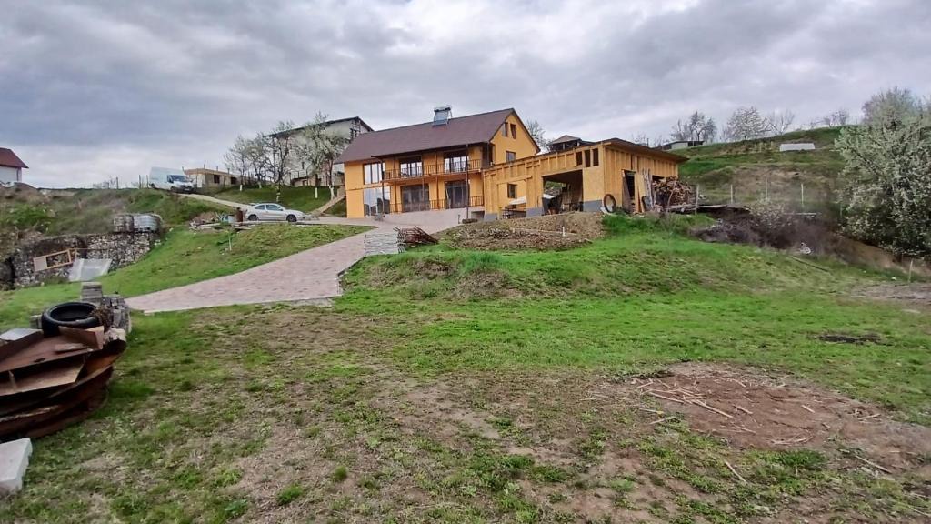 Ramnicu Valcea Cabin | Cabana Ene Strada Poienari nr 13 A