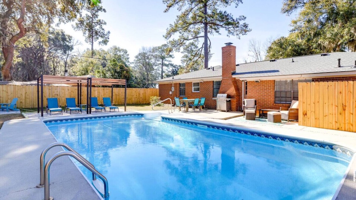 Savannah House | Cabana Savannah - Pool & Hot Tub Retreat