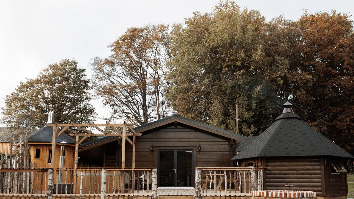 Givron Cabin | Cabane à l'Ombre des Charmes