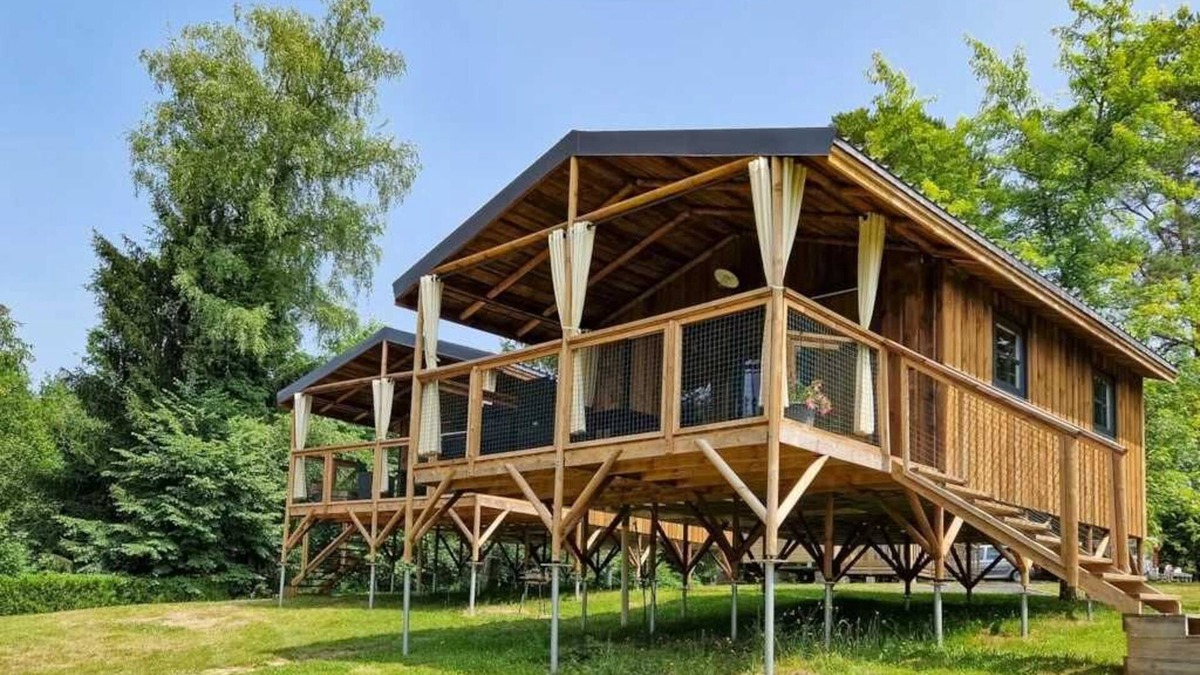 Marcillac-la-Croisille Cabin | Cabane 3 étoiles - Piscine - eeiiff