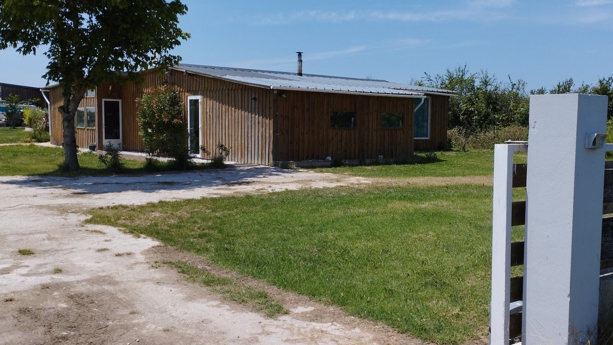 Saint-Yzans-de-Medoc House | Cabane de l'estuaire de la Gironde swimming pool and spa