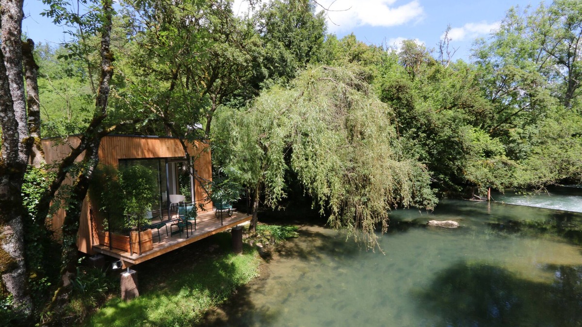 Frenois Cabin | Cabane in Burgundy with Wi-Fi sleeps 2: original, nature, romantic weekend