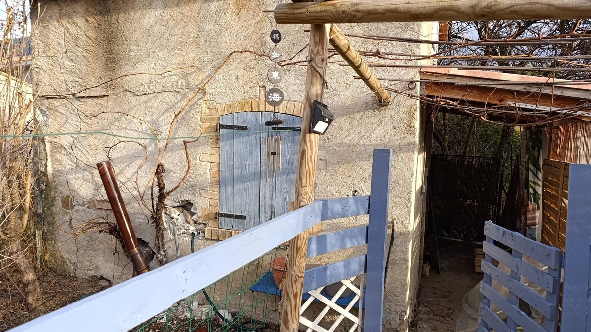 Saint-Andre-les-Alpes Cabin | Cabane le fournil, back to basics with this pretty cabin near the lake.