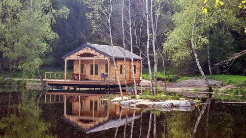 Saint-Martin-du-Puy Ski Chalet | Cabane pilotis sur étang, au lac de Chaumeçon